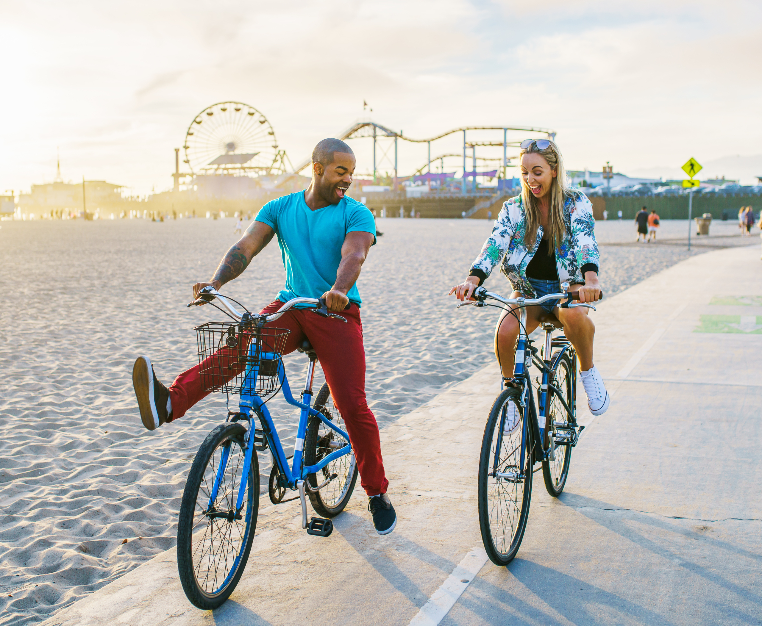 Couple,Having,Fun,Riding,Bikes,Together,At,Santa,Monica,CaliforniaEXCLUSIVE FOR ITH SAN DIEGO MISSION BEACH BACKPACKER HOSTEL GUESTS